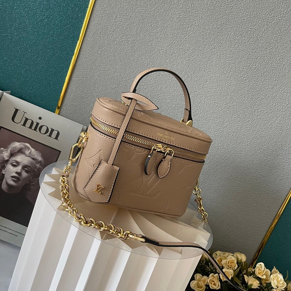 ルイヴィトンバッグ背面デザイン